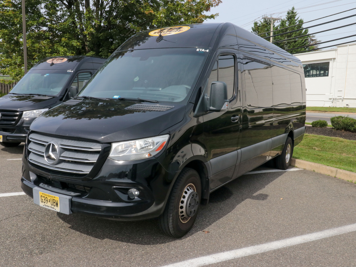 8-9 Passenger Mecedes Sprinter Limo